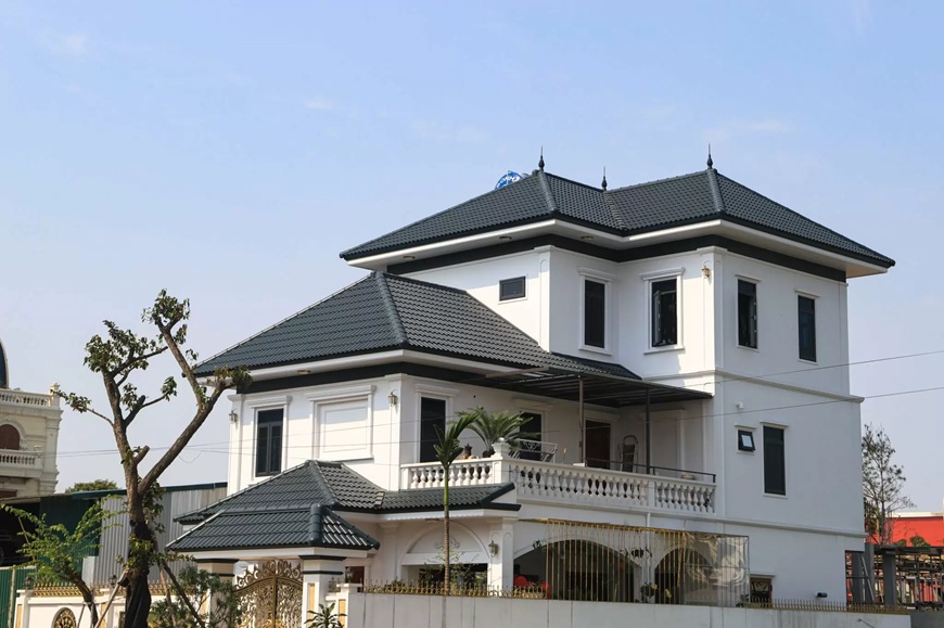 Do họa tiết giả ngói đặc trưng của các công trình nhà ở, tôn cách nhiệt giả ngói Vitek cũng thường được sử dụng phổ biến trong các công trình này 