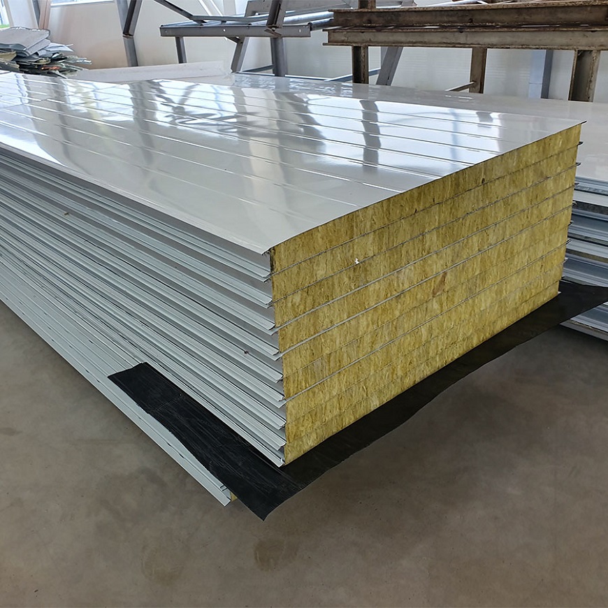 Hình ảnh Tôn Rockwool thực tế