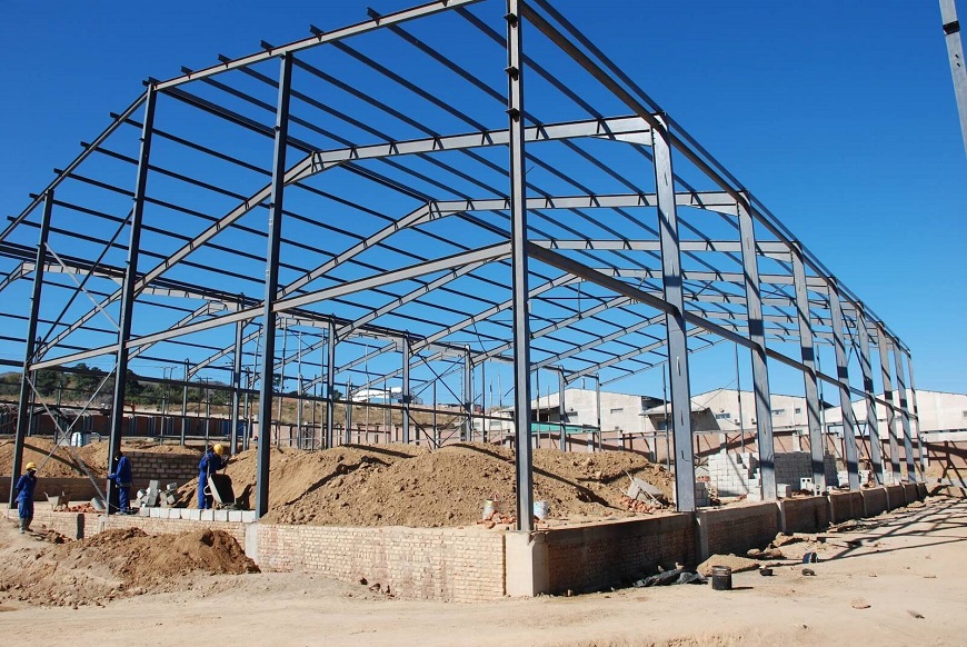 Thép hộp là vật liệu không thể thiếu để làm khung nền nên việc biết trọng lượng chính xác sẽ giúp bạn chọn đúng loại  cho công trình 