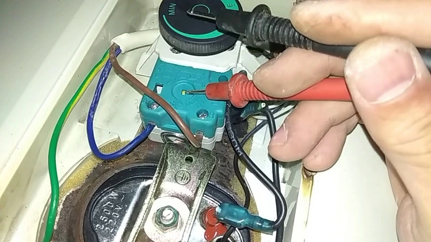 Tháo và vệ sinh Rơ le