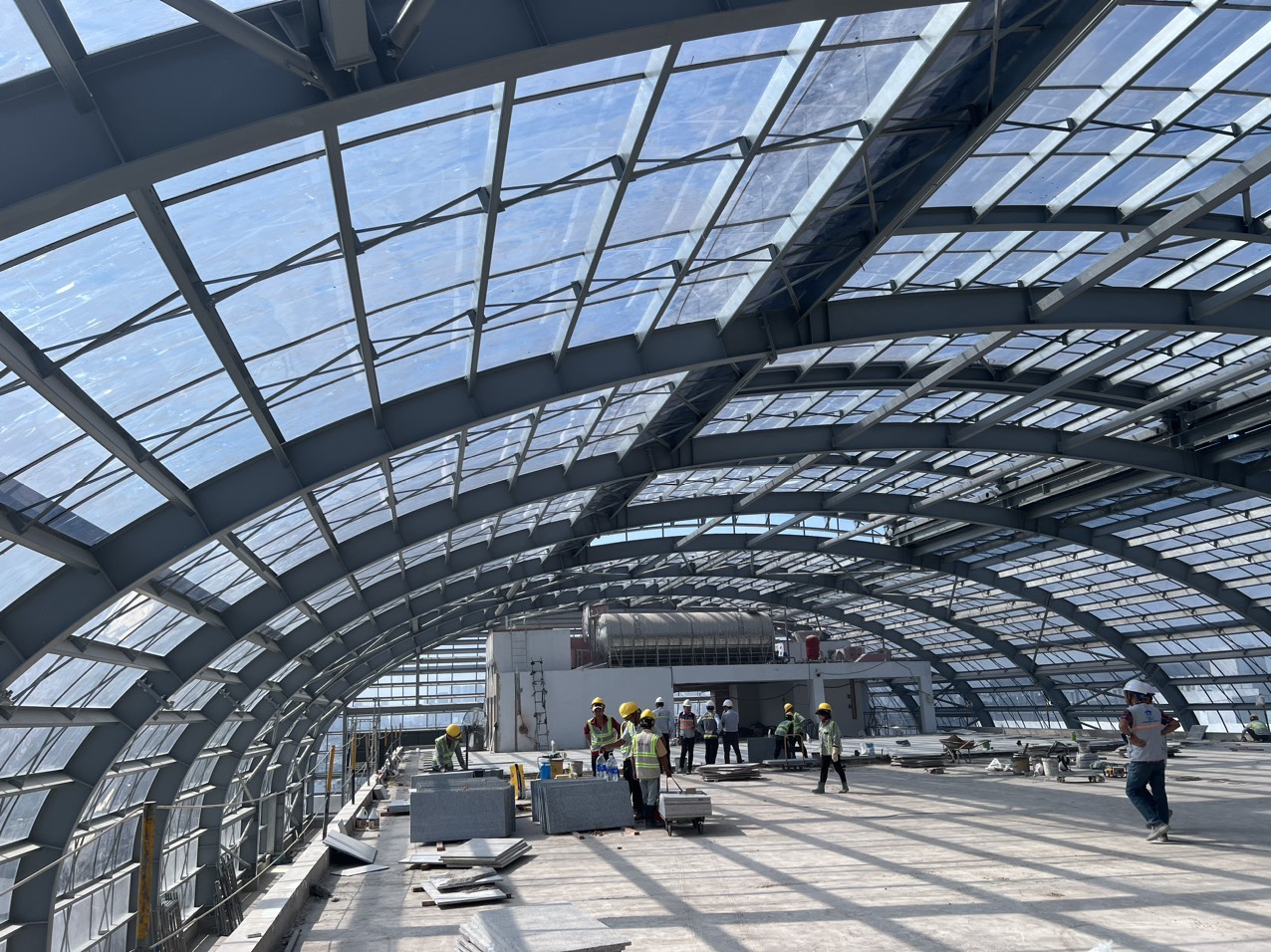 Tấm lợp polycarbonate lấy sáng được ứng dụng phổ biến trong nhiều công trình hiện đại