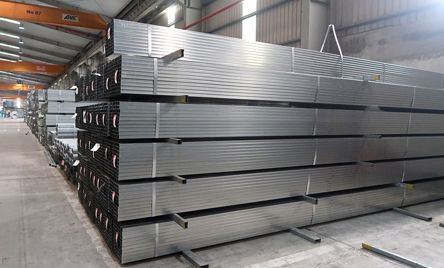 Sử dụng thép đạt chuẩn về chất lượng để tăng khả năng chịu tải cho các công trình lớn và ổn định 