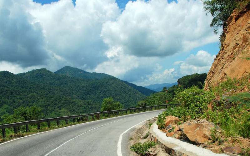 kham-pha-nhung-cung-duong-deo-tuyet-dep-bang-xe-may-da-lat