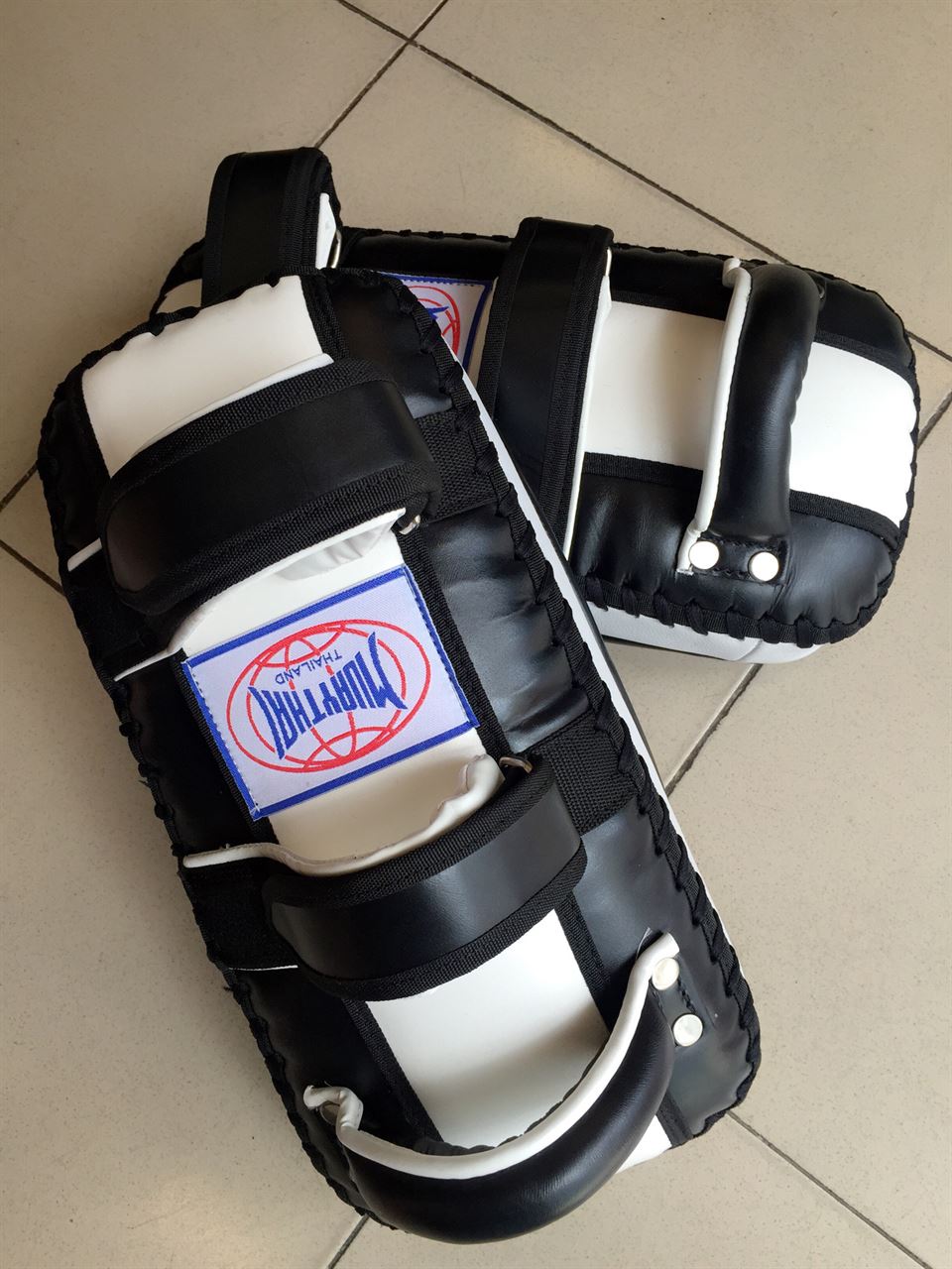 MUAY THAI THAI PAD ARC