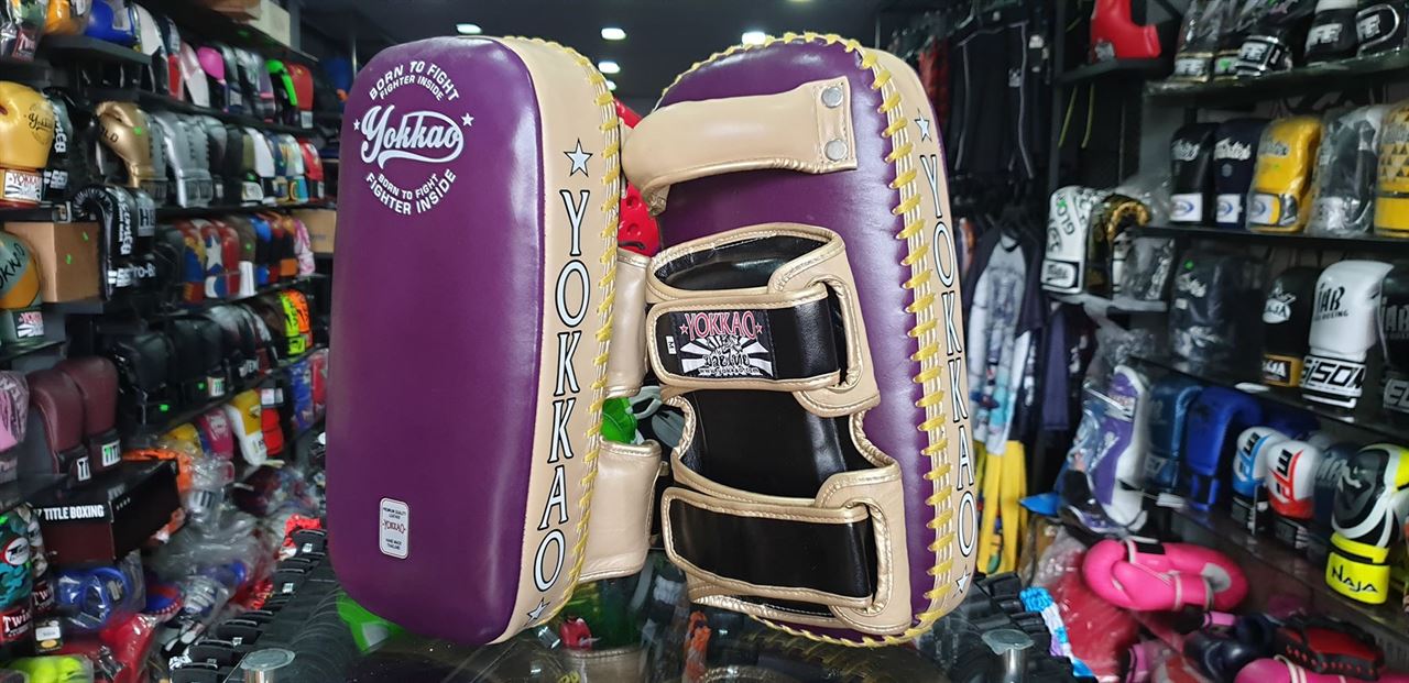 PAD CHÂN YOKKAO CURVED KICKING PADS THAI FLAG