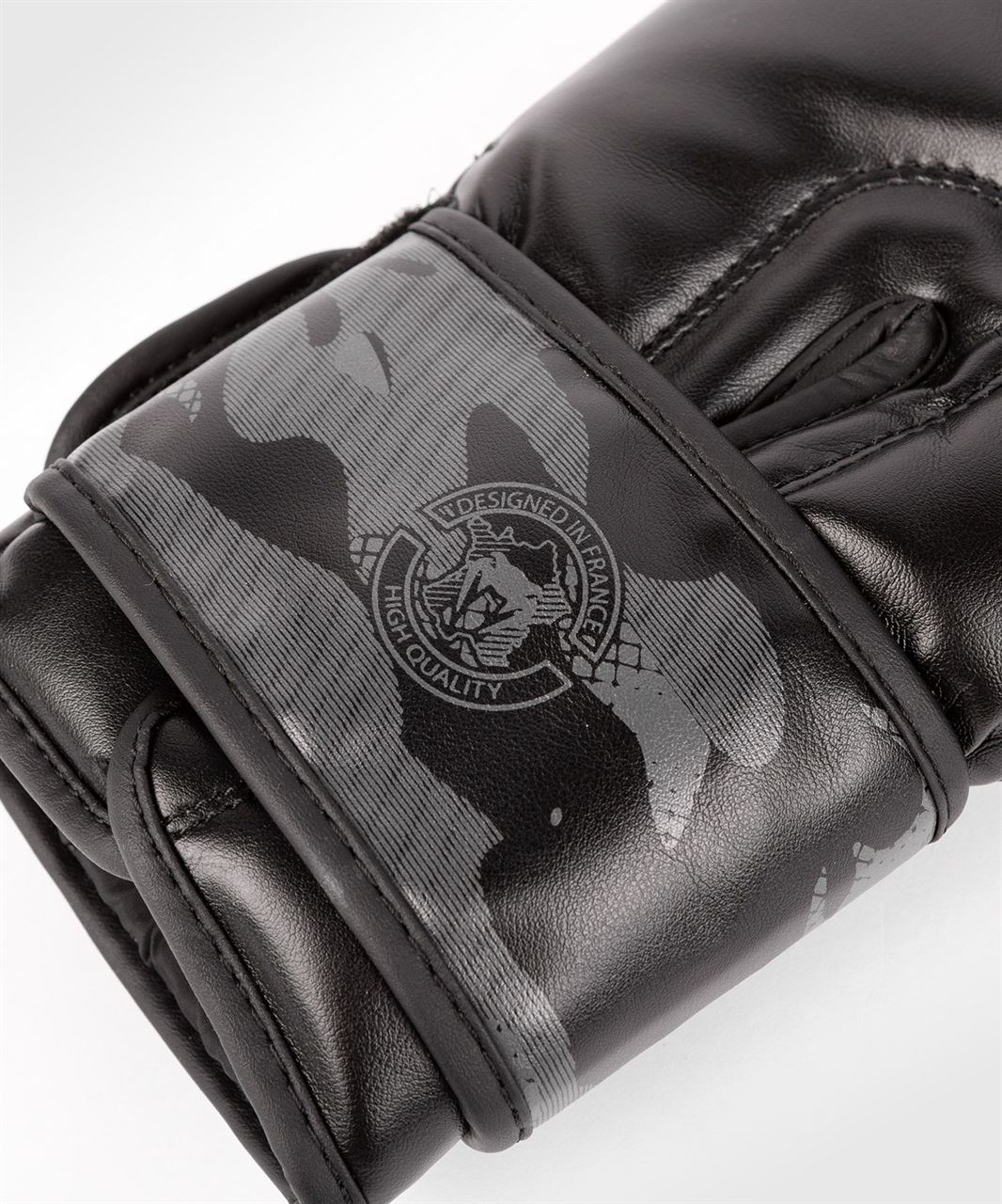 GĂNG VENUM DEFENDER CONTENDER 2.0 BOXING GLOVES - BLACK/BLACK