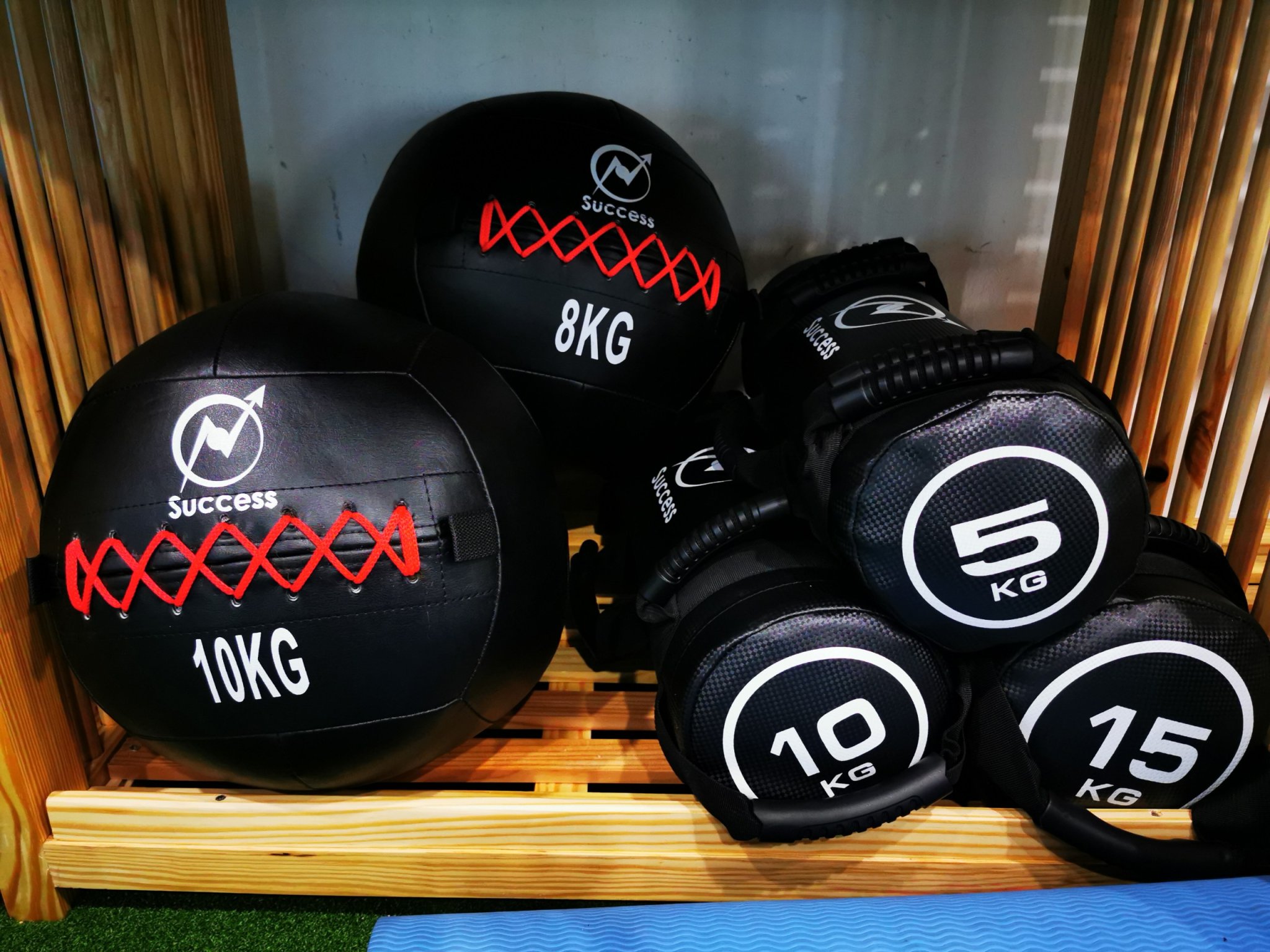 BÓNG TẠ TẬP THỂ DỤC BÓNG TƯỜNG WALL BALL