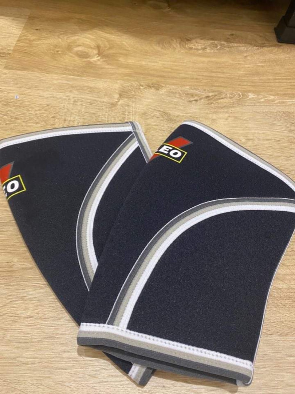 BÓ GỐi THỂ THAO I+ BÓ KHUỶU TAY GYM  v4 BẢO VỆ ĐẦU GỐI  Đai Bó Khuỷu Tay Đai Bảo Vệ Khủy Tay Đệm bảo vệ khuỷu tay dành cho người chơi thể thao Băng bảo vệ khuỷu tay, đai đeo khuỷu tay thể thao, tập gym    Xỏ Khuỷu Tay