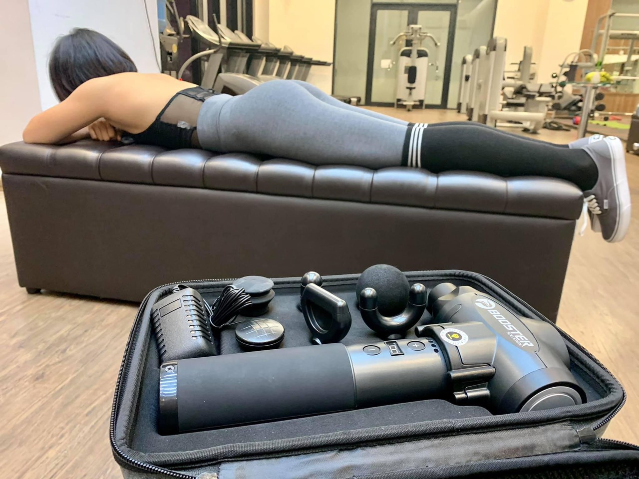 Súng massage gun Booster E