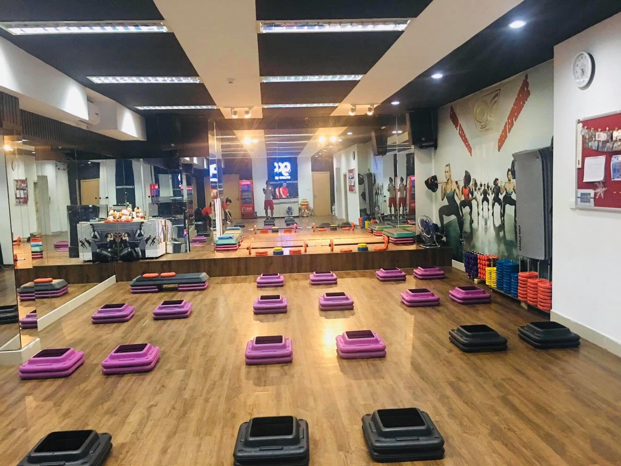 CHÂN ĐẾ BỤC NHẢY aerobic