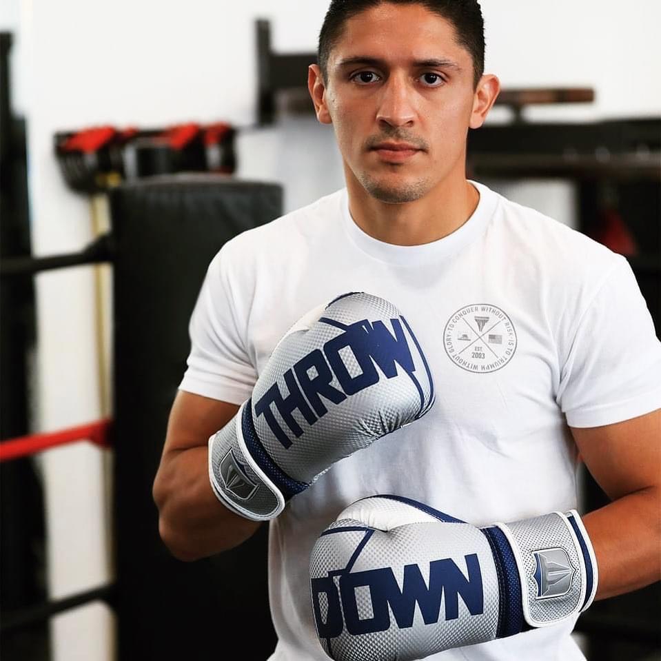 găng tay boxing muay thai  Boxing Throwdown Cacbon