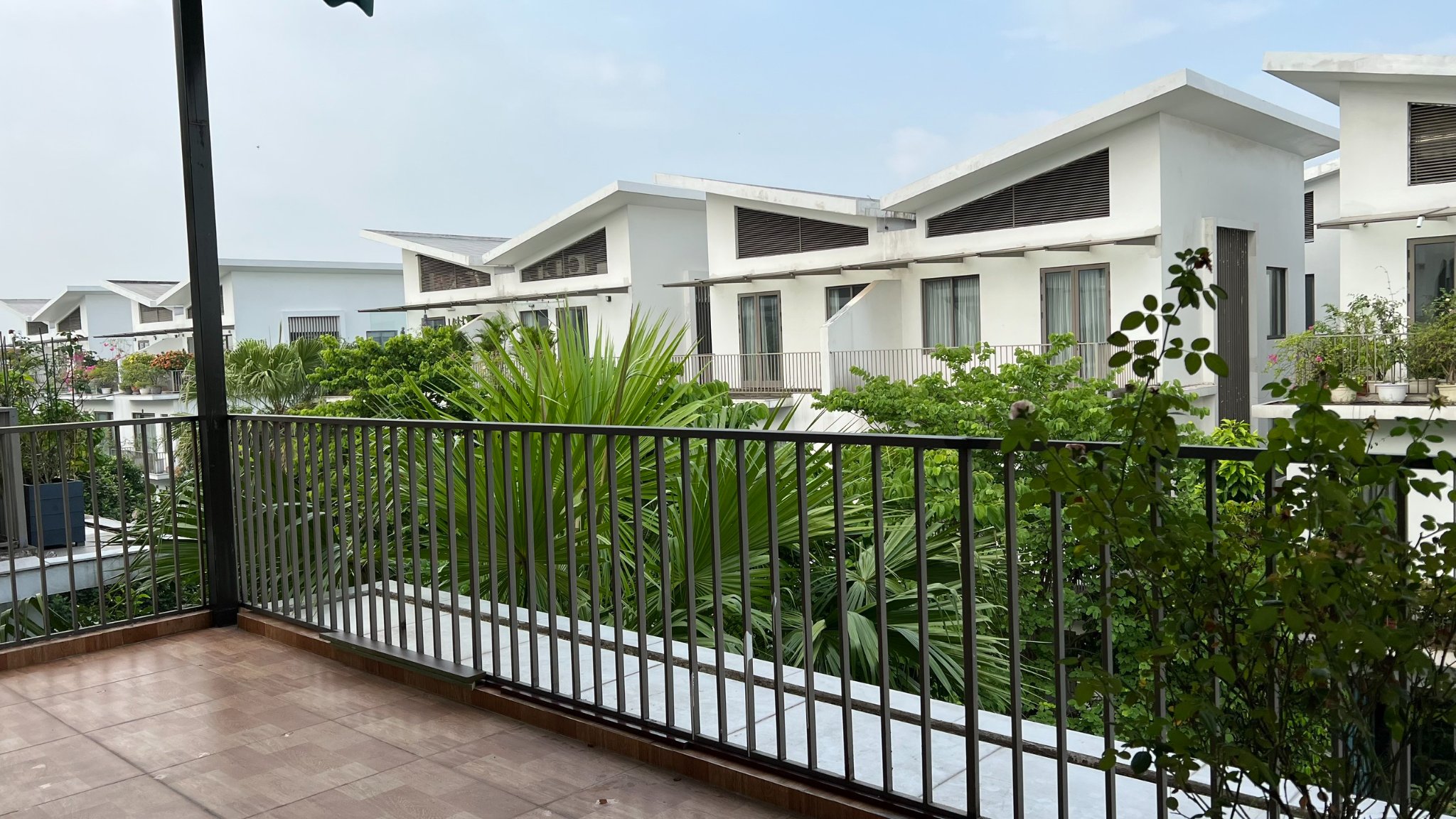 Cho thuê biệt thự cao cấp Khai Sơn Hill Ngọc Thuỵ, Long Biên. 200m2. Full nội thất. LH 0963892968.