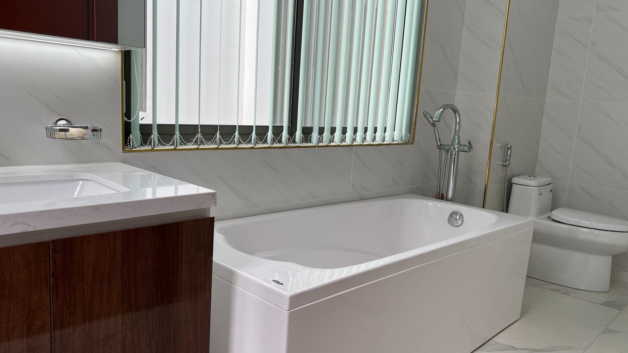 Cho thuê biệt thự cao cấp Khai Sơn Hill Ngọc Thuỵ, Long Biên. 200m2. Full nội thất. LH 0963892968.