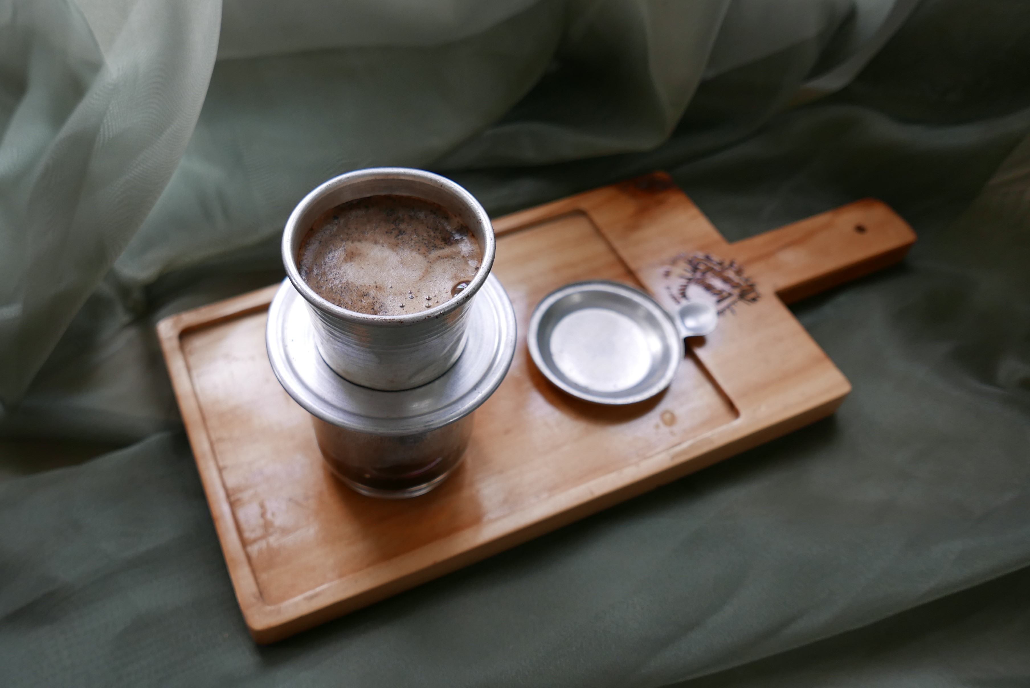 CÀ PHÊ PHIN ĐẬM ĐÀ GIỮA NHỊP SỐNG HỐI HẢ-earlymorning-coffee-specialty-phaphin-rangmoc-rangxay-caphephingiay-caphecaocap