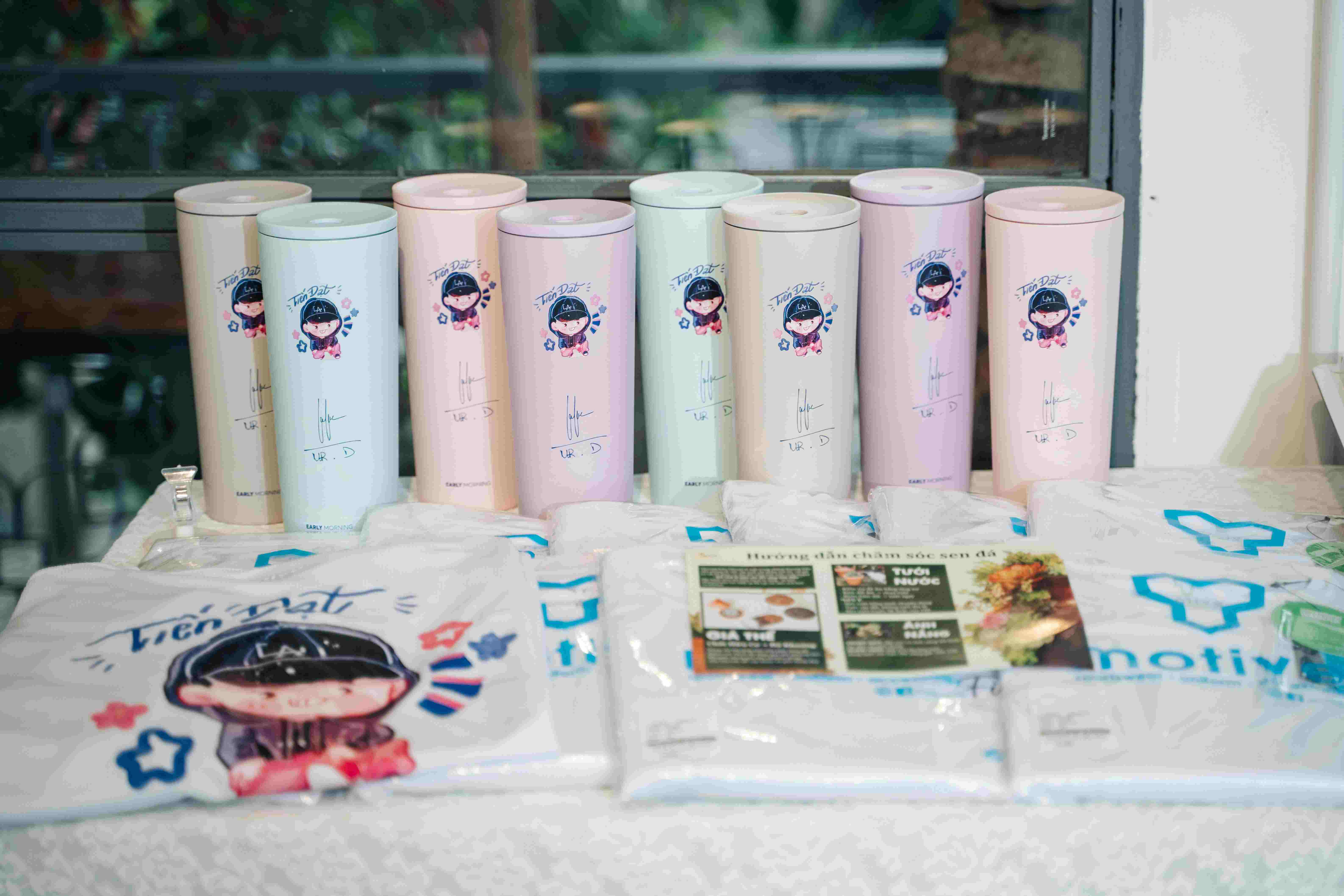 Ly Giữ Nhiệt 700ml Simple Modern w/ Straw Mr Dee