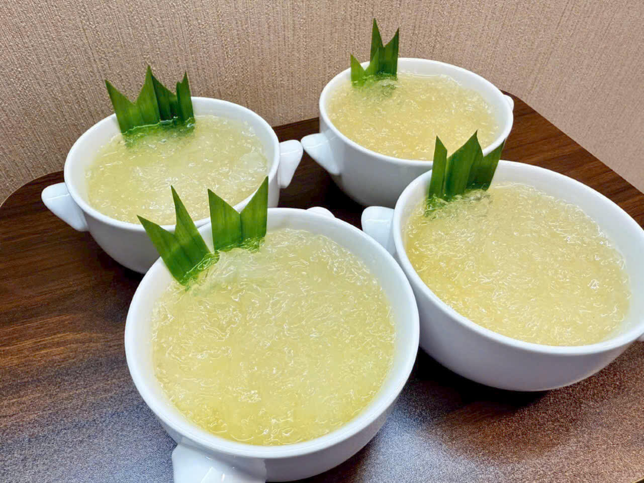 Tổ yến là gì? Khám phá công dụng, cách chưng yến đúng chuẩn và bí quyết chọn mua tổ yến chất lượng giúp tăng sức đề kháng và làm đẹp hiệu quả.