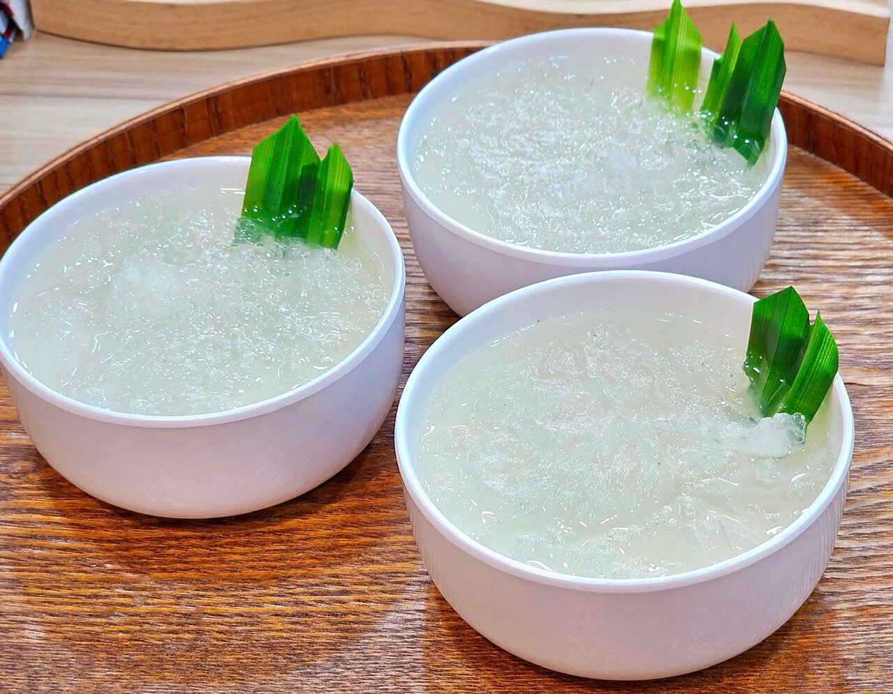 Công thức yến chưng lá dứa và hạt chia đơn giản nhất