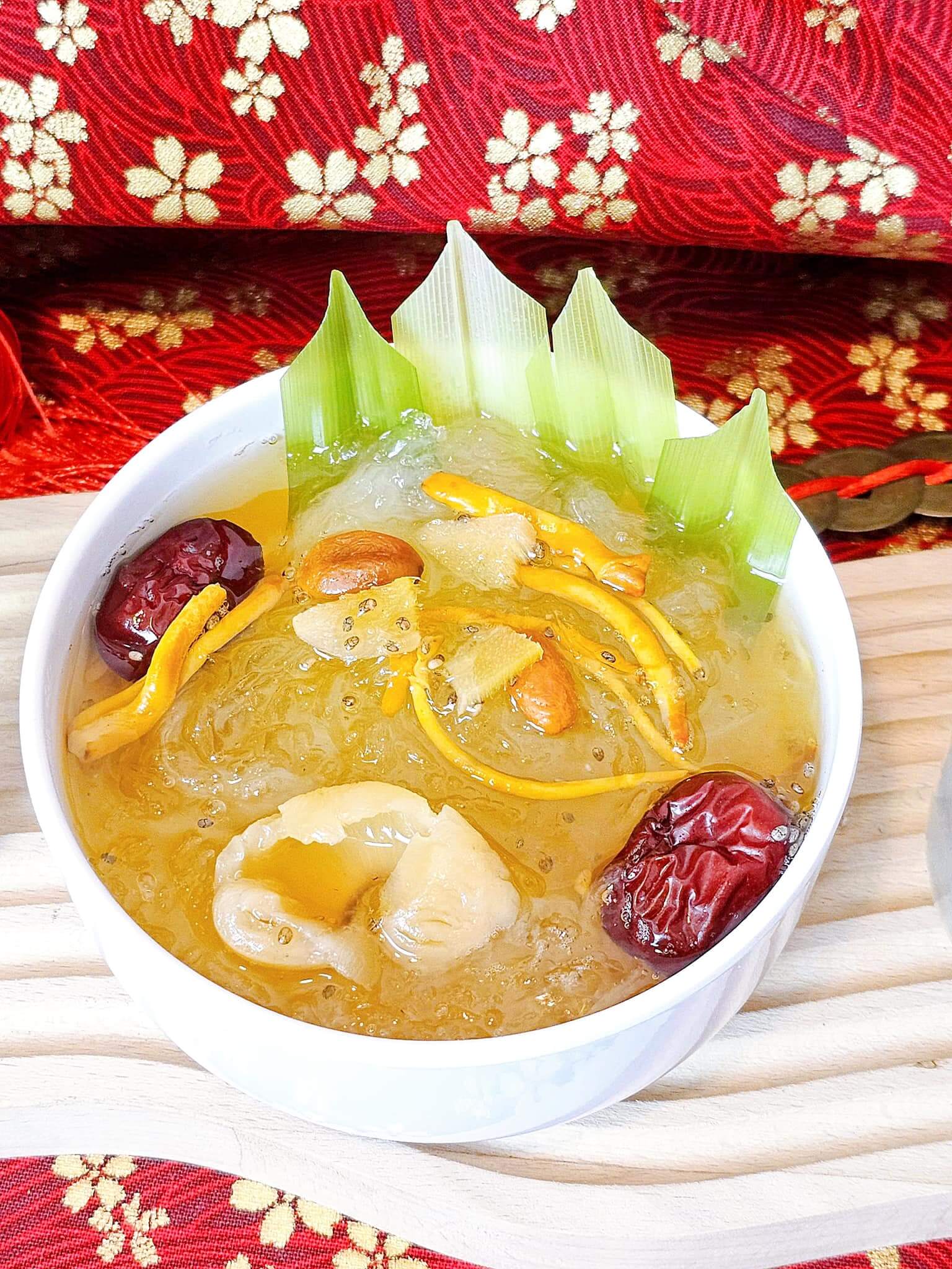 Công dụng của yến tươi chưng gừng