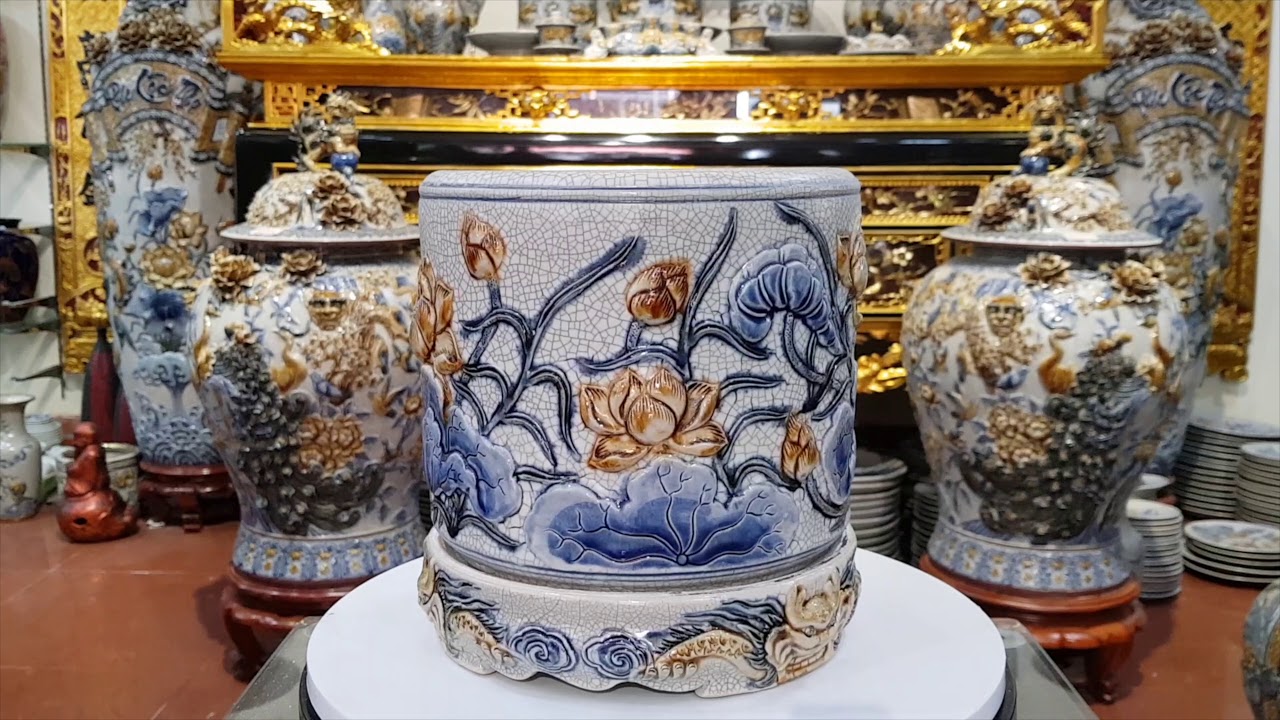 Vì sao hoa sen thường được vẽ trên bát hương Bát Tràng?