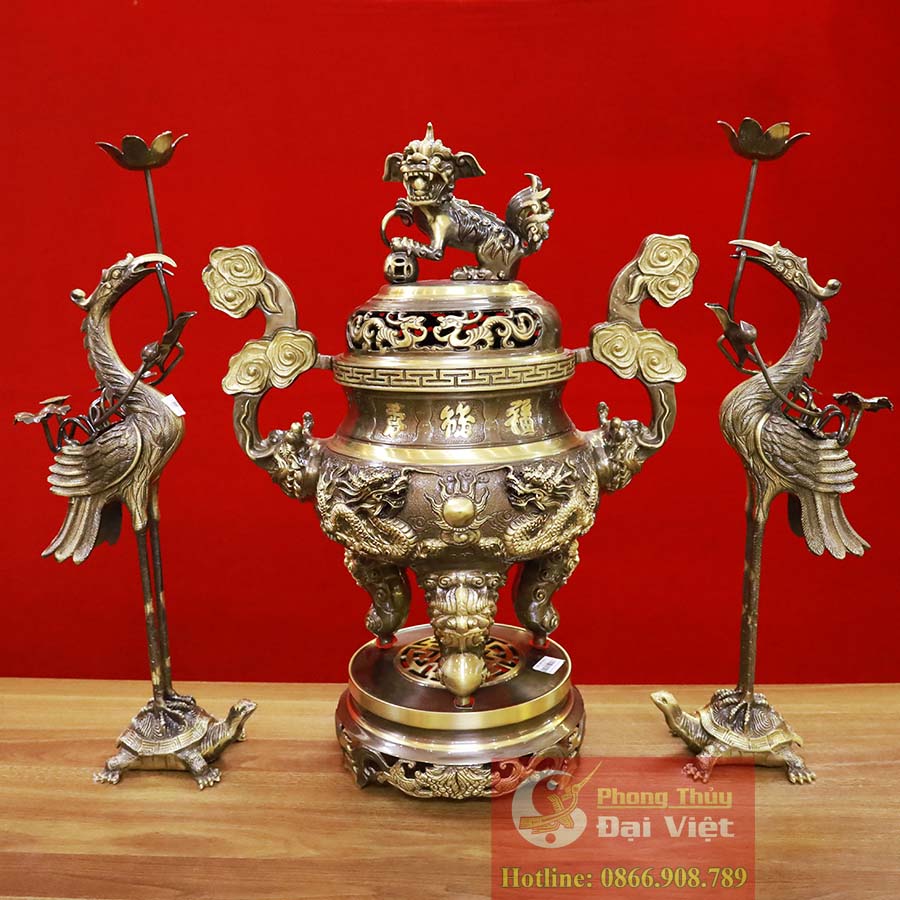 Giá của bộ tam sự bằng đồng là bao nhiêu?