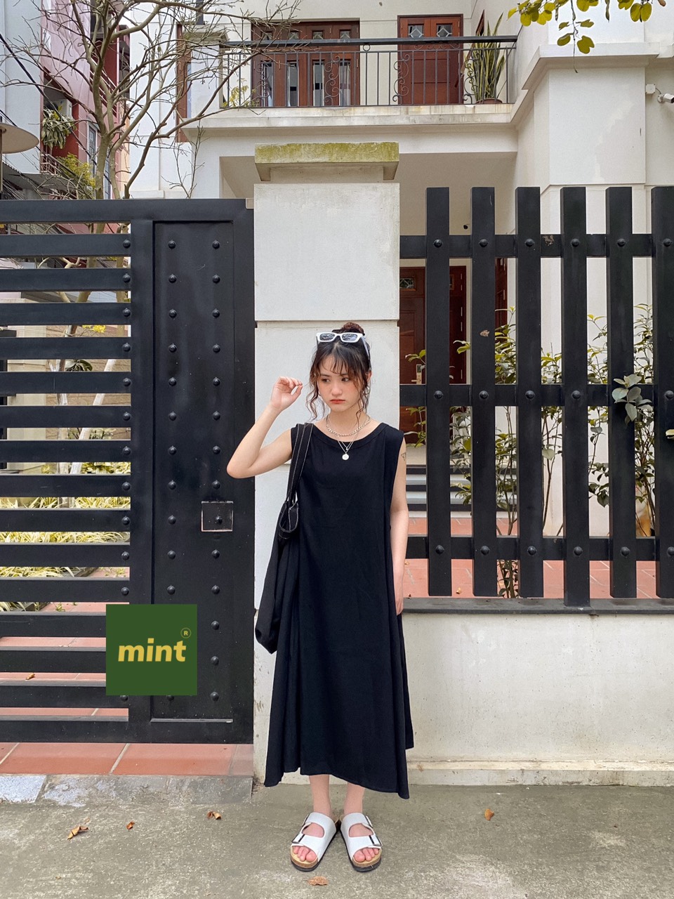 YẾM VÁY ĐEN IDOL THÂN RỘNG Mint Official