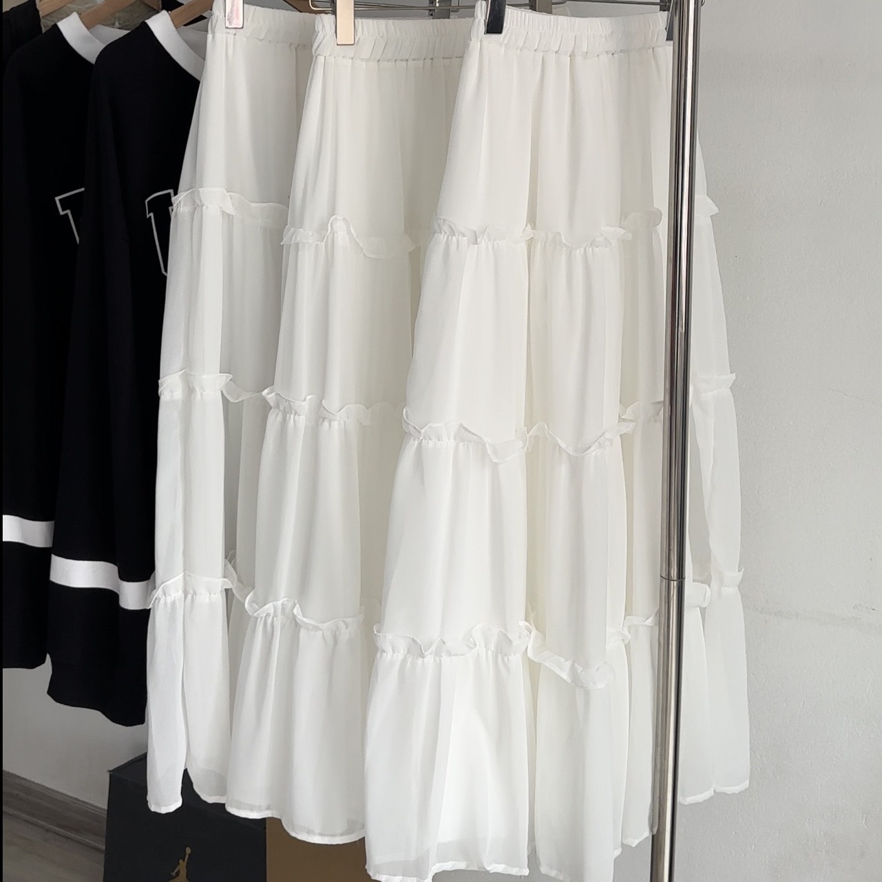 Mua Chân váy xòe 2 tầng cạp chun dáng dài màu đen, trắng freesize - Trắng  tại Giadinhshop2020 | Tiki