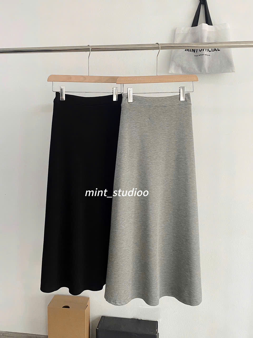 CHÂN VÁY DÀI TRƠN UMI 8755