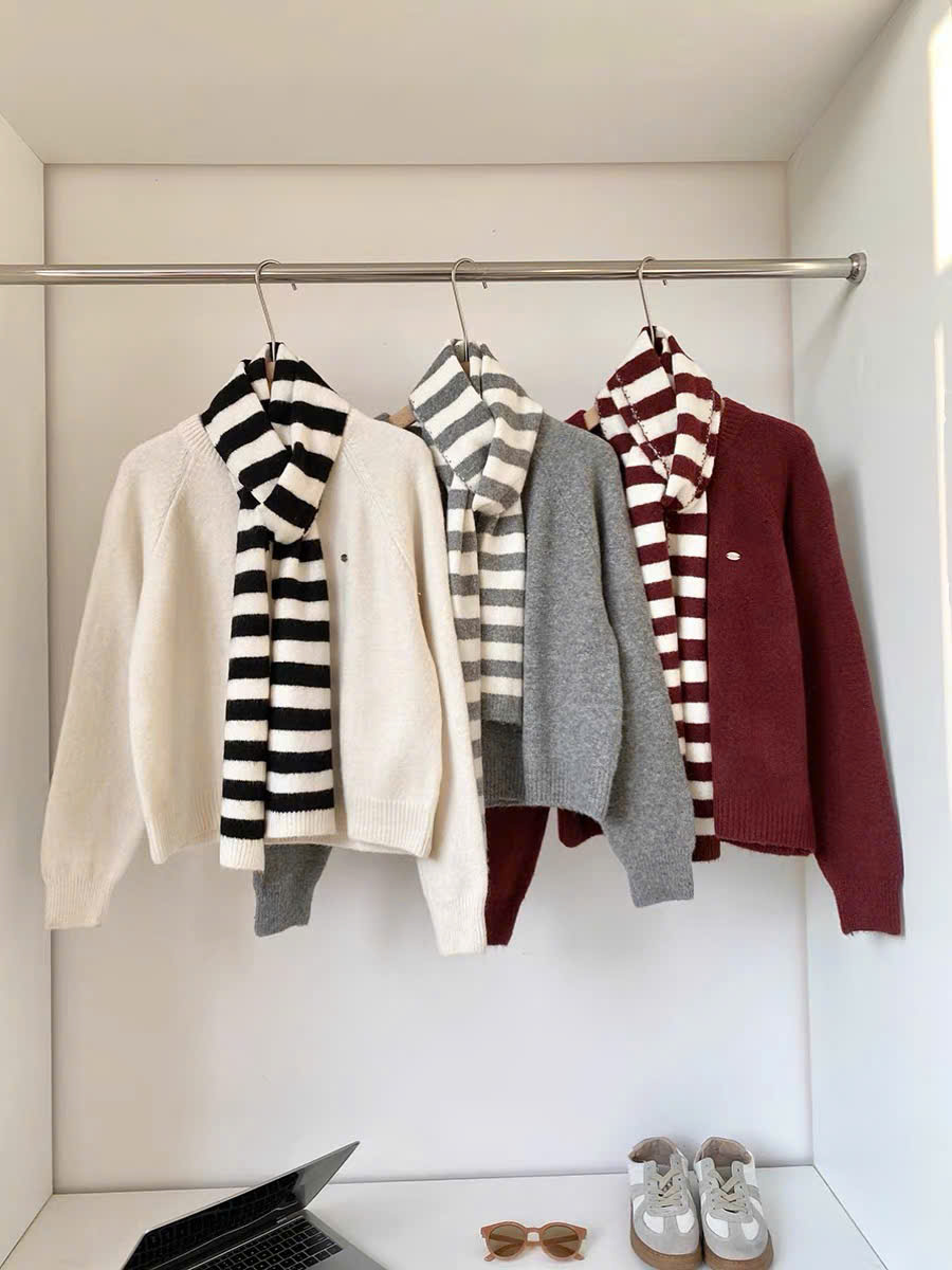 ÁO LEN ĐÍNH TAG KÈM KHĂN KẺ RỜI MÃ 965