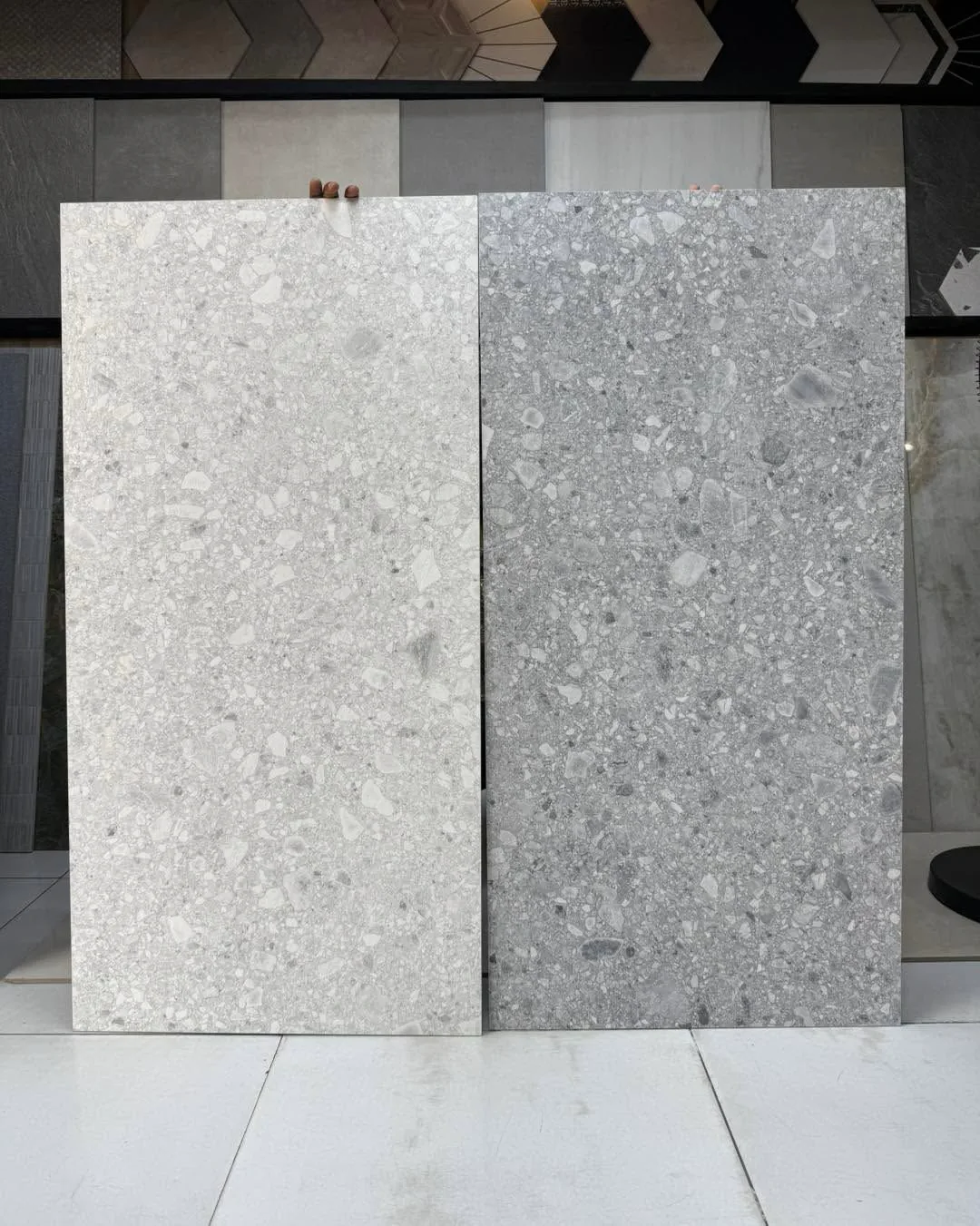 2 mẫu gạch ốp tường màu xám vân terrazzo