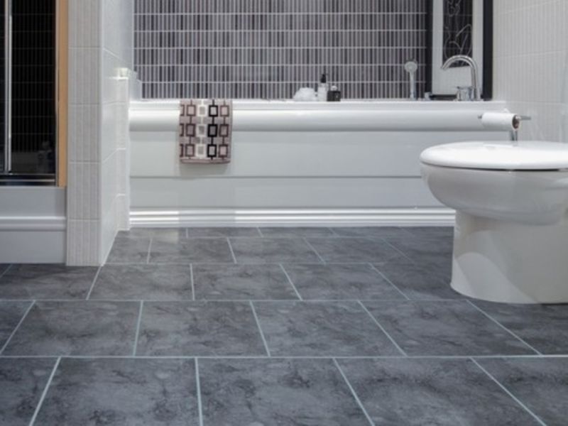 Gạch được lát theo kiểu so lo cho nền nhà tắm