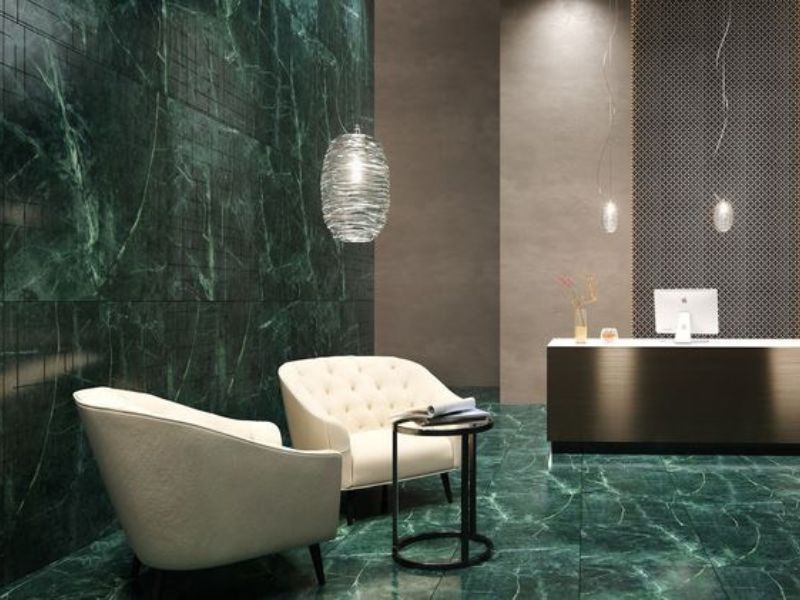 Gạch ốp chân tường màu xanh đậm đặc biệt cho không gian rộng