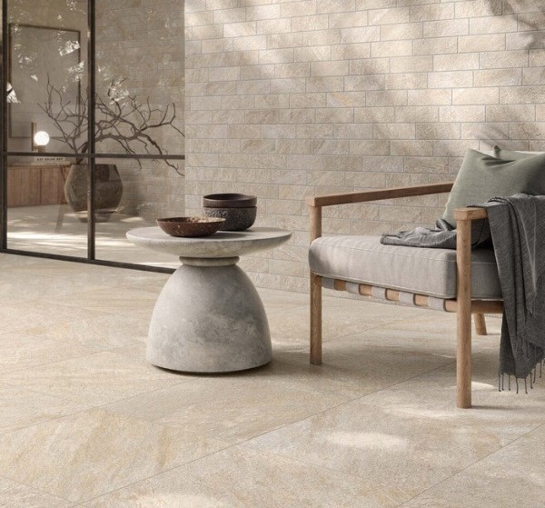 Gạch lát sân chịu lực màu nâu đất được sử dụng rộng rãi trong nhiều công trình resort