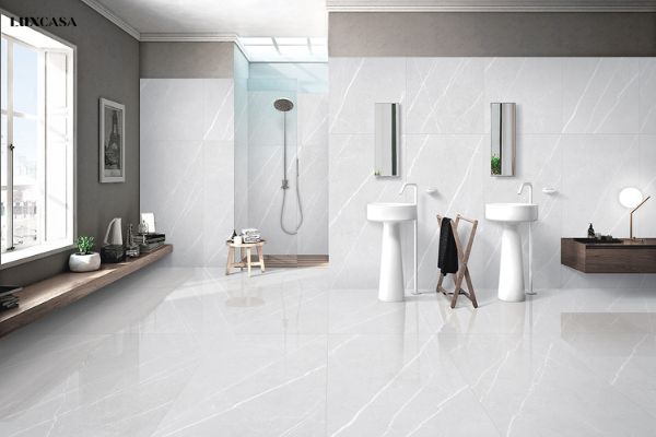 Sử dụng gạch bóng trắng ngà xám bề mặt vân marble cho những nhà vệ sinh khách sạn, nhà hàng
