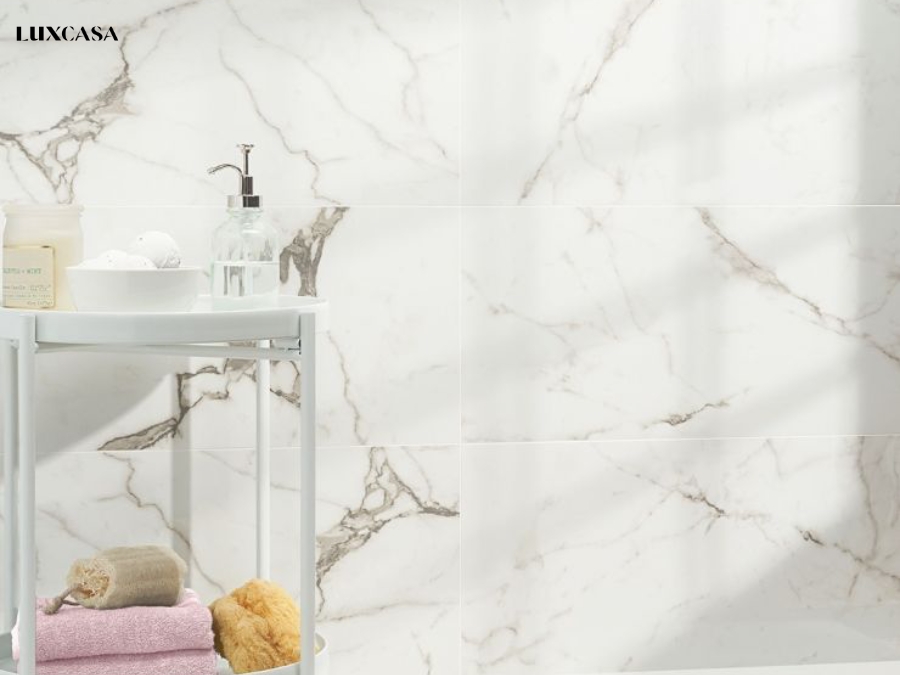 Gạch 30x60 màu trắng vân đá marble là sự lựa chọn hoàn hảo cho một căn phòng sáng sủa và hiện đại.