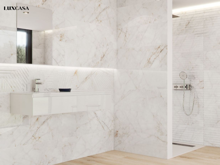 Mẫu gạch ốp tường trắng khổ lớn 60x120 có vân mây màu vàng rỉ sét tạo điểm nhấn cho bức tường