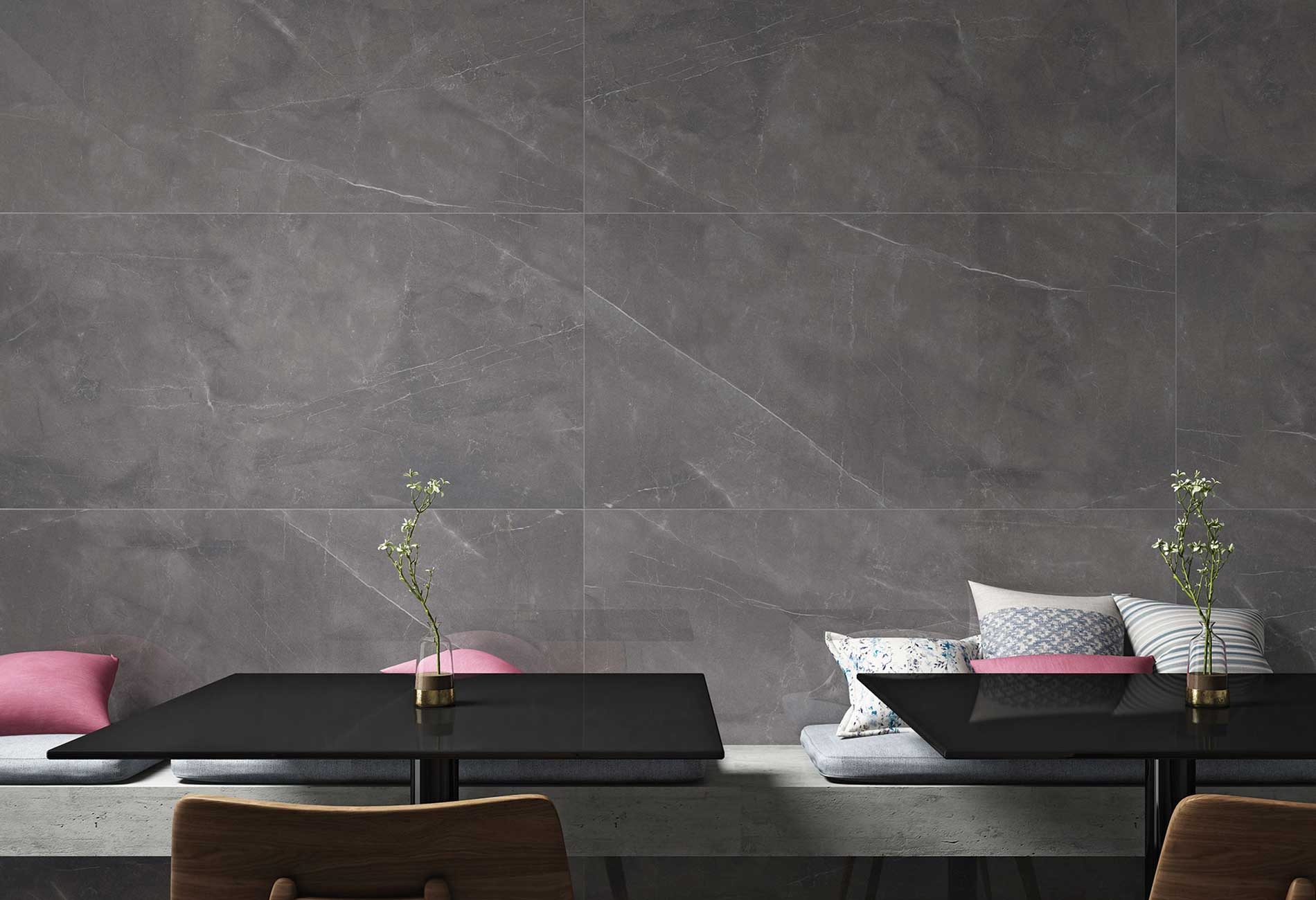 Gạch khổ lớn màu xám mã LUARMANI GRIS với bề mặt bóng là lựa chọn hoàn hảo để làm nổi bật không gian với phong cách trang nhã, sang trọng trong việc ốp tường
