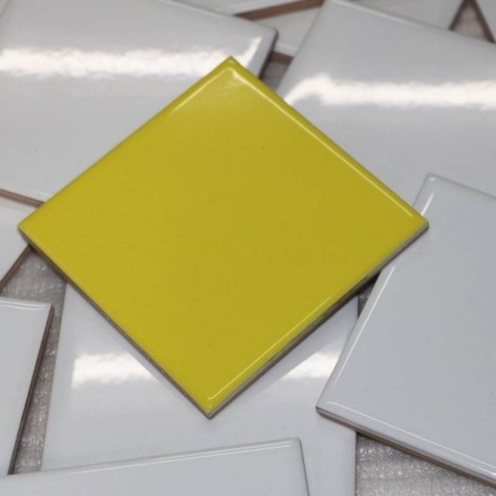 Mẫu gạch thẻ hình vuông ốp tường vàng bóng 100x100x8mm LUM1105