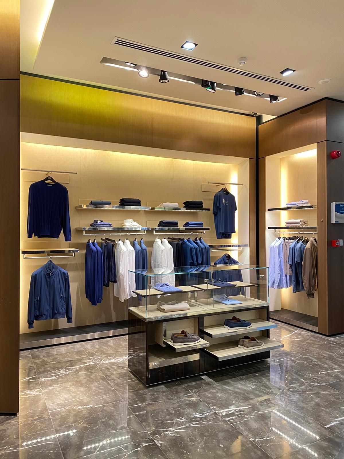 Gạch bóng kính màu xám lát shop thời trang