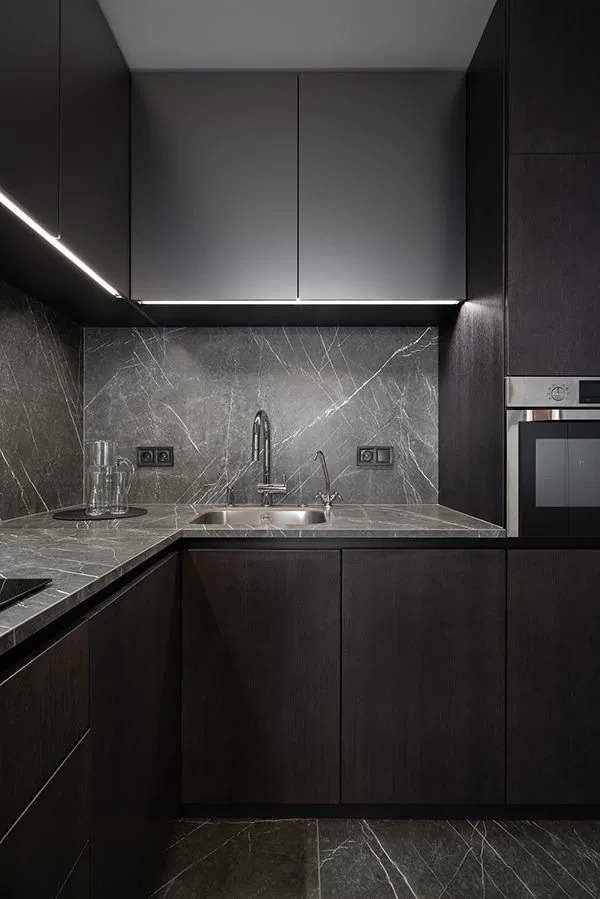 Gạch giả đá xám ốp tường bếp