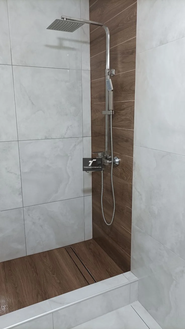Gạch giả gỗ ốp buồng tắm nhỏ