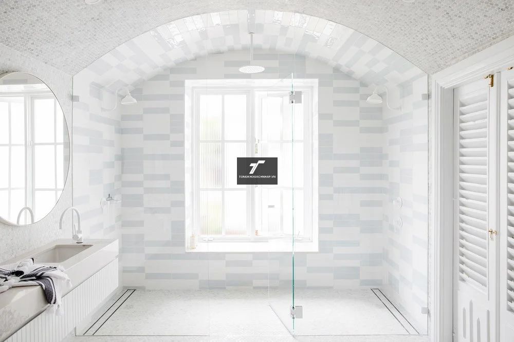 Phòng tắm chính ốp gạch cẩm thạch