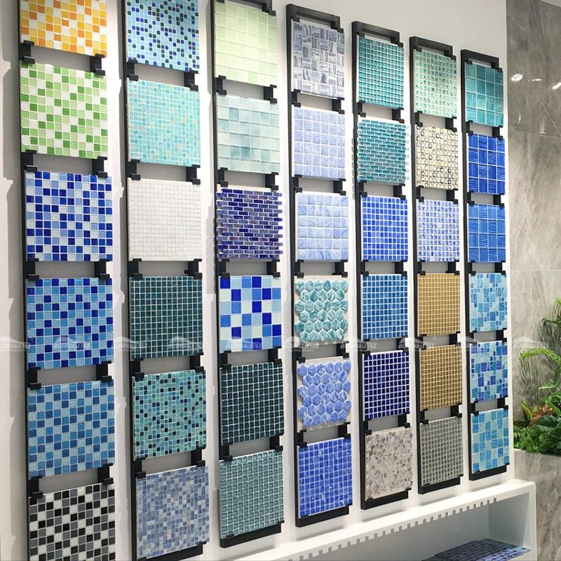 Gạch mosaic thủy tinh ốp bể bơi