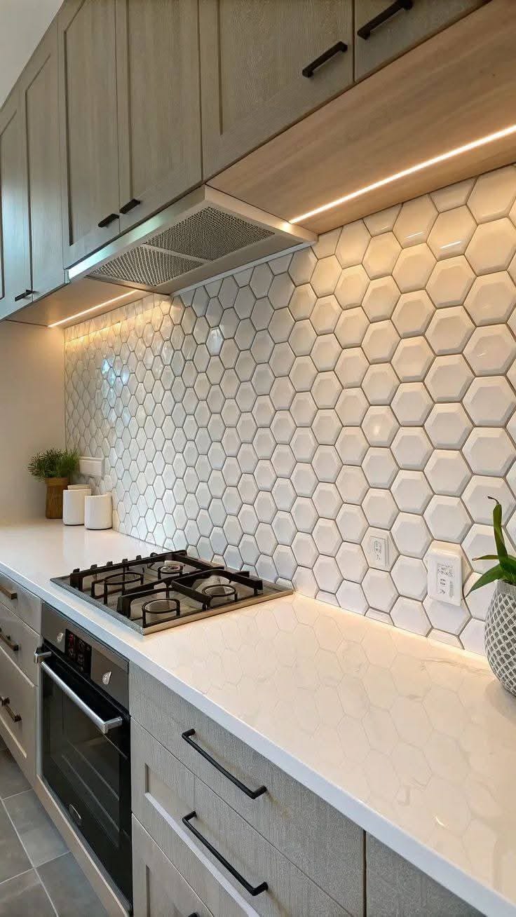 Gạch mosaic trắng ốp bếp