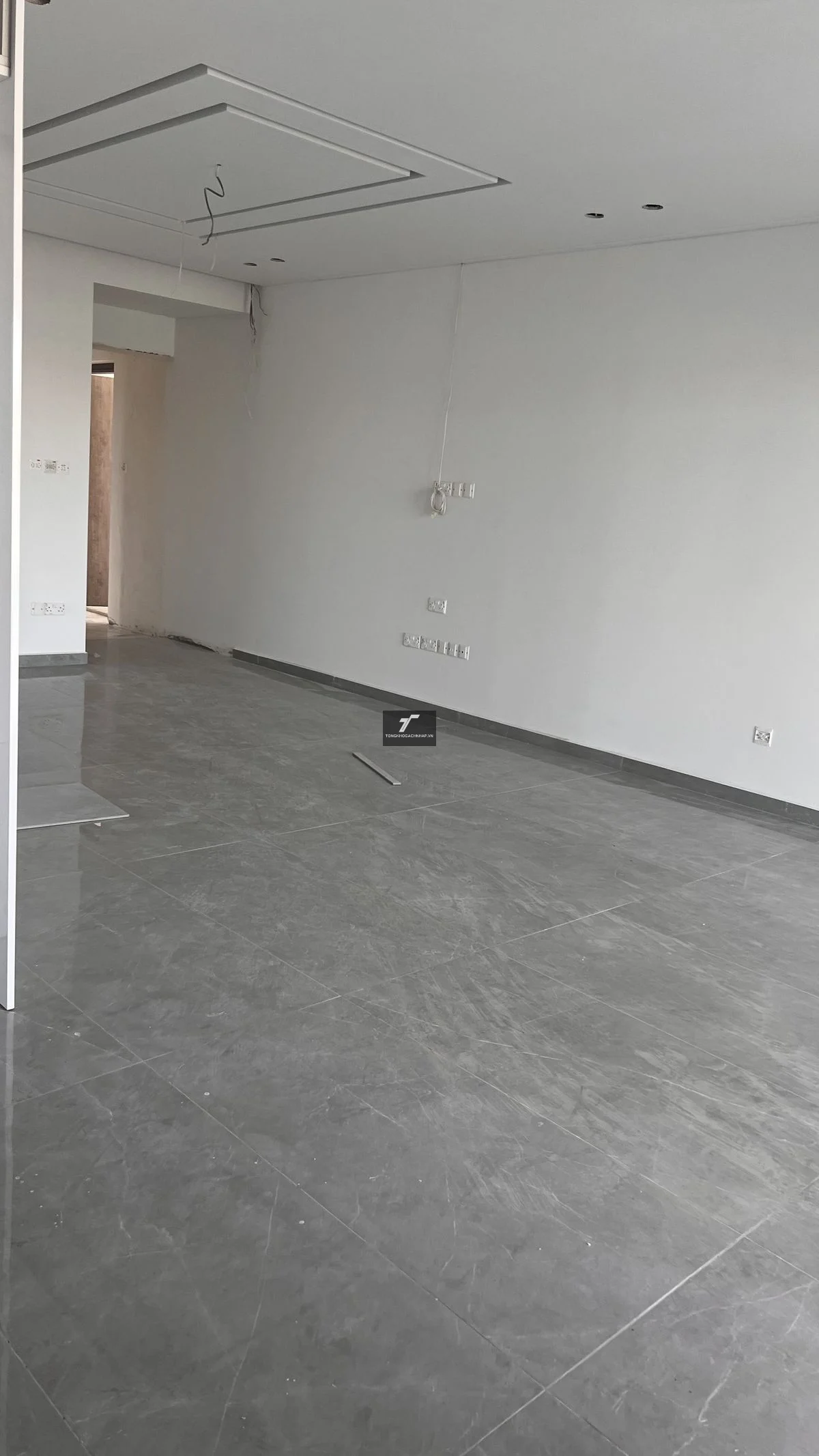 Gạch ốp nền khổ lớn màu xám nhạt