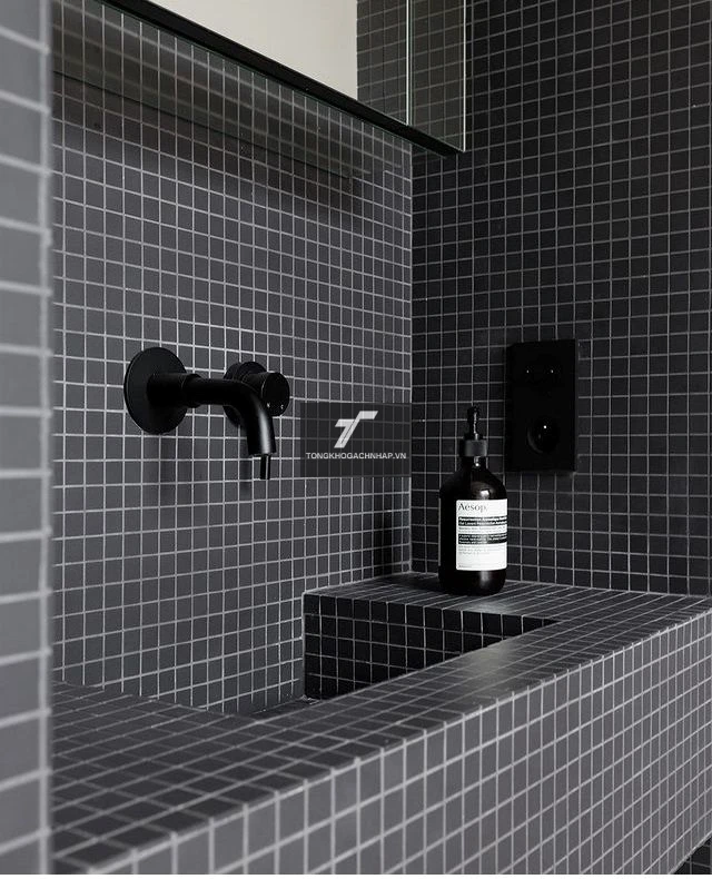 Mẫu gạch màu xám trơn vuông 10x10cm ốp nhà vệ sinh