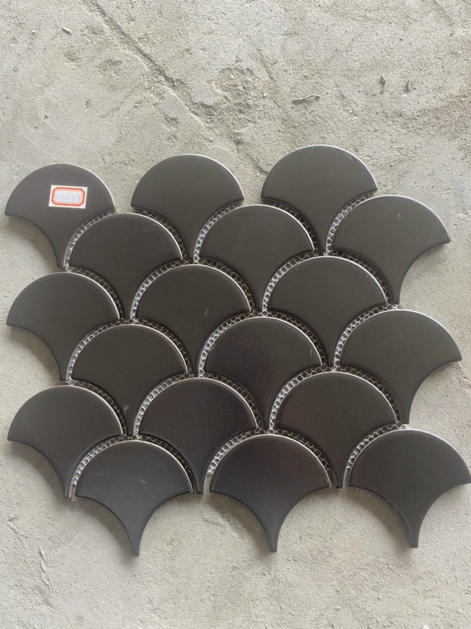 Gạch mosaic vảy cá MHF09 (Màu đen mờ)