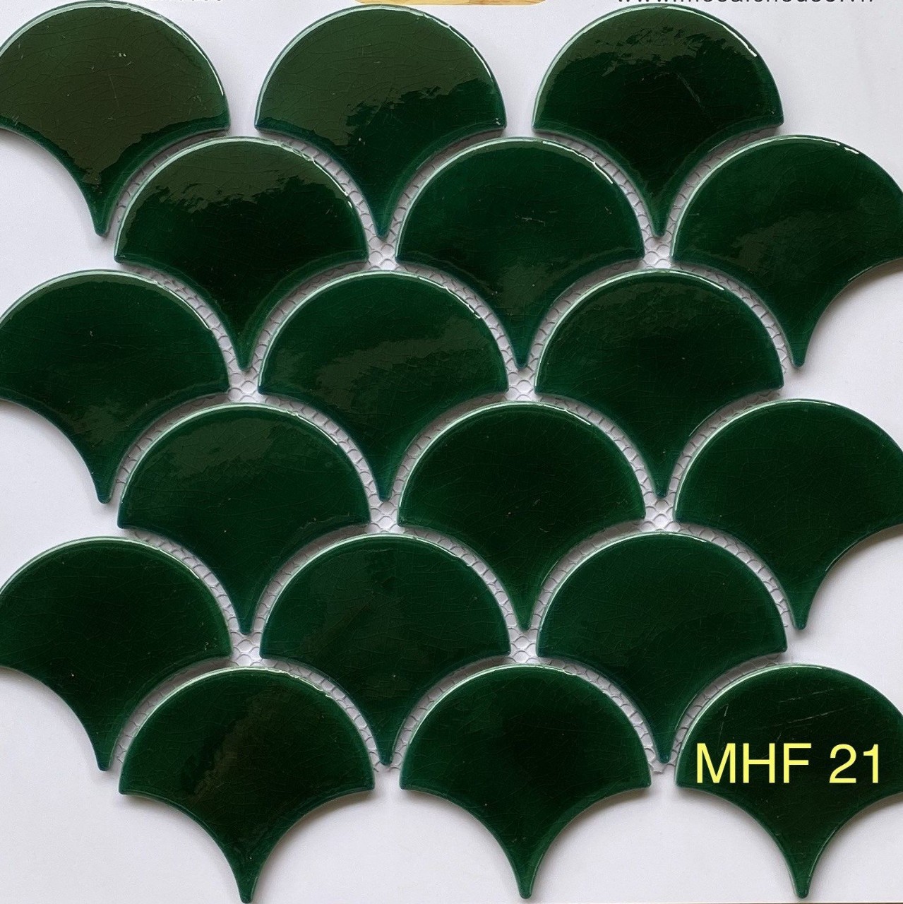 Gạch mosaic vảy cá MHF21 (Xanh lá đậm không rạn)