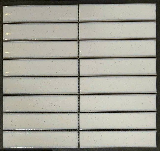 Gạch mosaic que bóng 296x28/32.5x145 Y33FW20 (trắng/bóng/lõm/hạt mè)