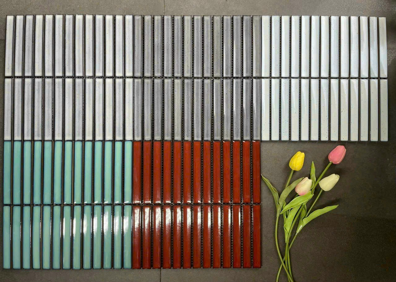 Gạch mosaic que bóng 296x299/20x145 BHTH02128 (xám đậm/bóng/lõm/hạt mè)