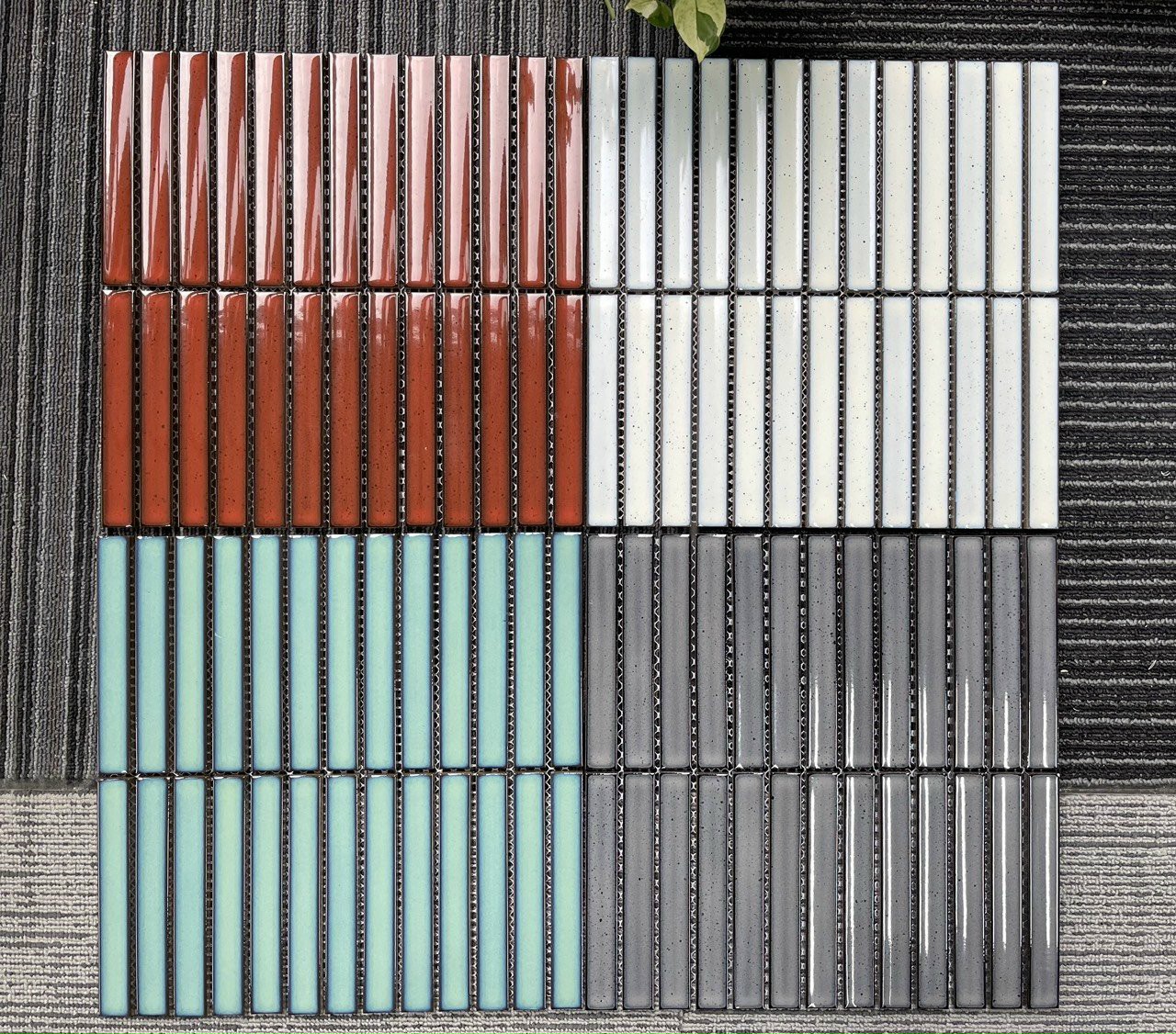 Gạch mosaic que bóng 296x299/20x145 BHTH02006 (đỏ/bóng/lõm/hạt mè)